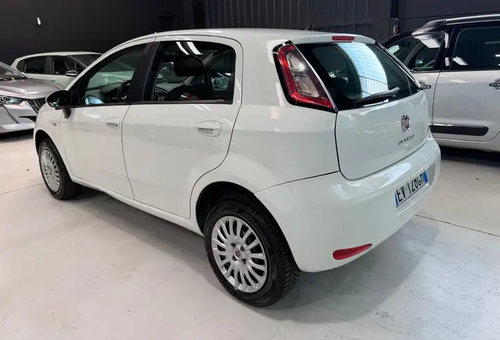 Fiat Punto Metano Neopatentati 5 porte 5 posti - foto 4 di 4