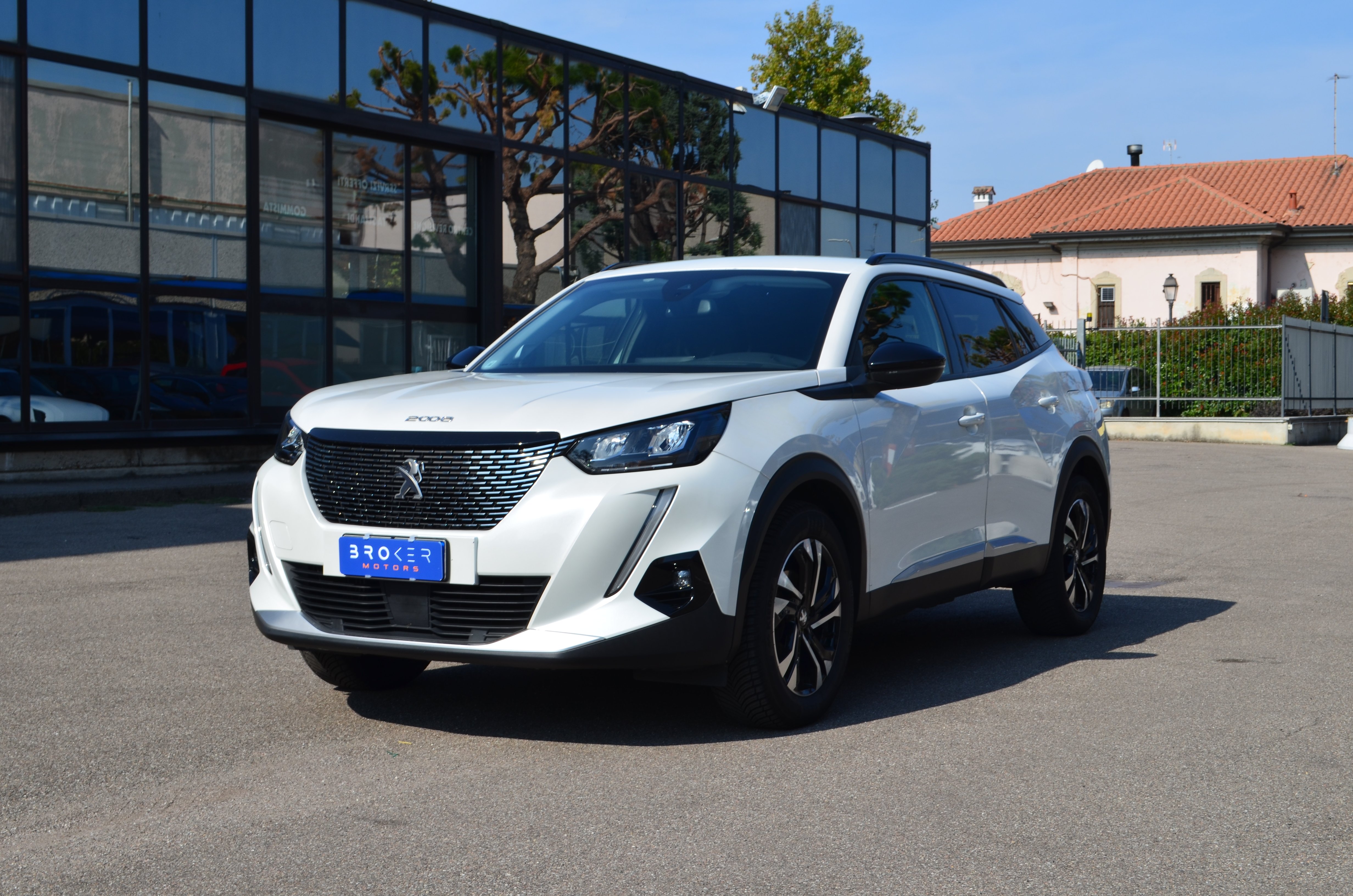 Peugeot 2008 1.2 puretech Allure Pack s&s 130cv, del 2022, 67.500 km, in vendita a Marcallo Con Casone (MI)