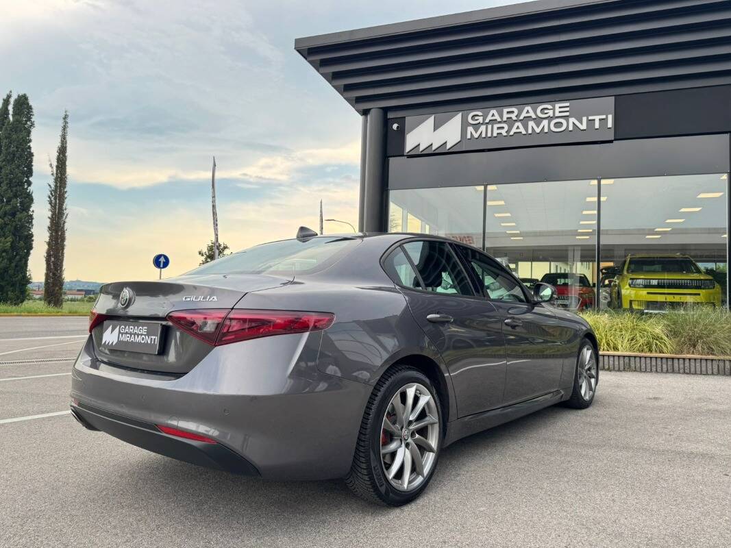 Alfa Romeo Giulia 2.2 t Business 150cv auto - foto 3 di 17