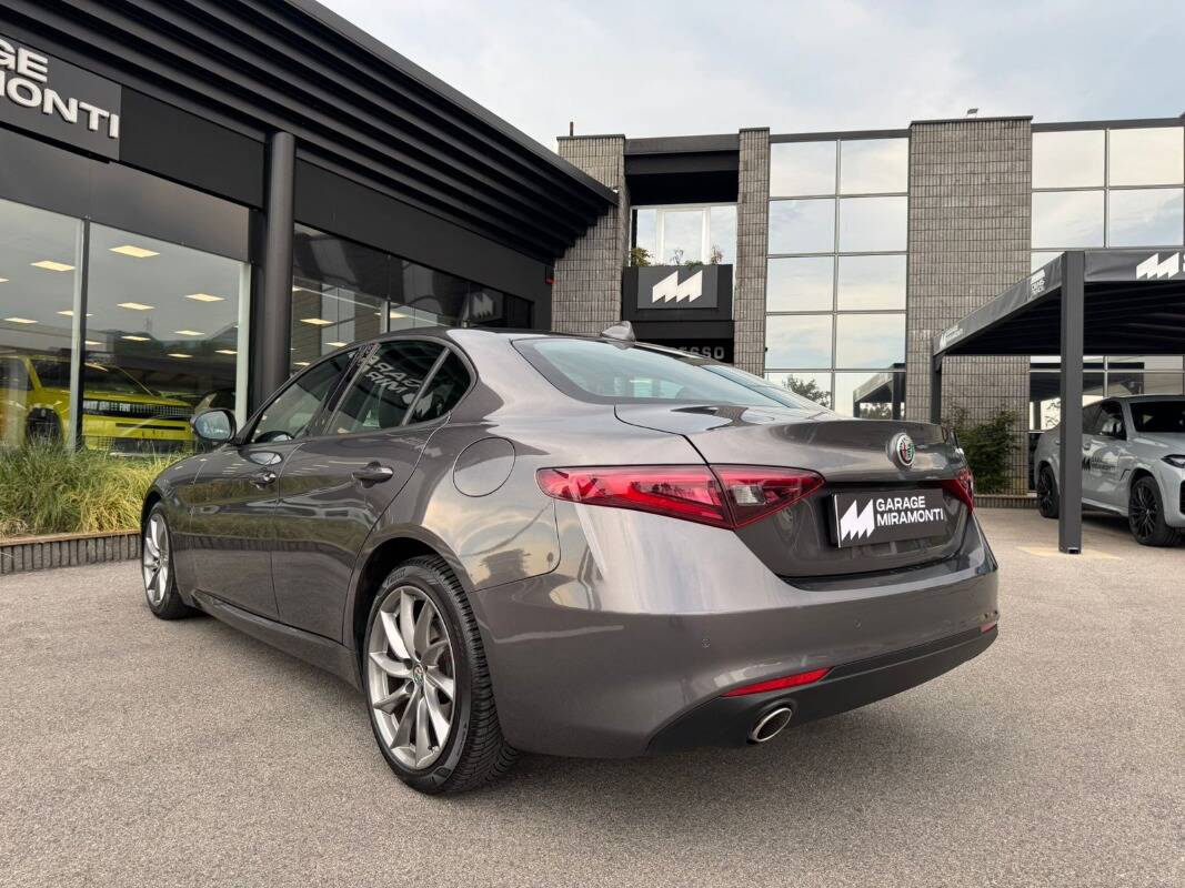 Alfa Romeo Giulia 2.2 t Business 150cv auto - foto 4 di 17