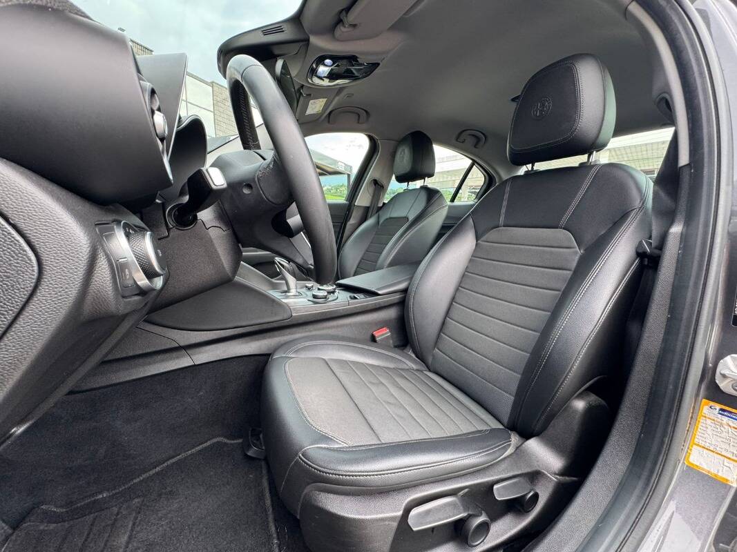 Alfa Romeo Giulia 2.2 t Business 150cv auto - foto 5 di 17