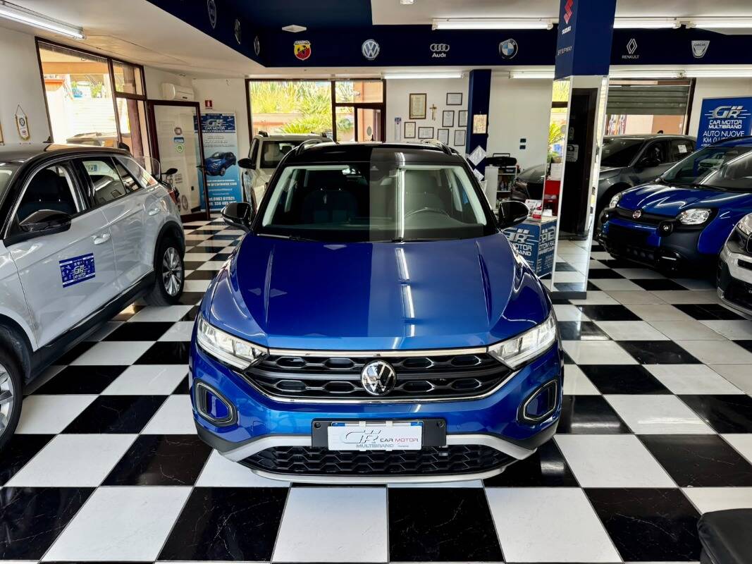 Volkswagen T-Roc 2.0 tdi Life 150cv dsg, del 2023, 93.000 km, in vendita a Paola (CS)