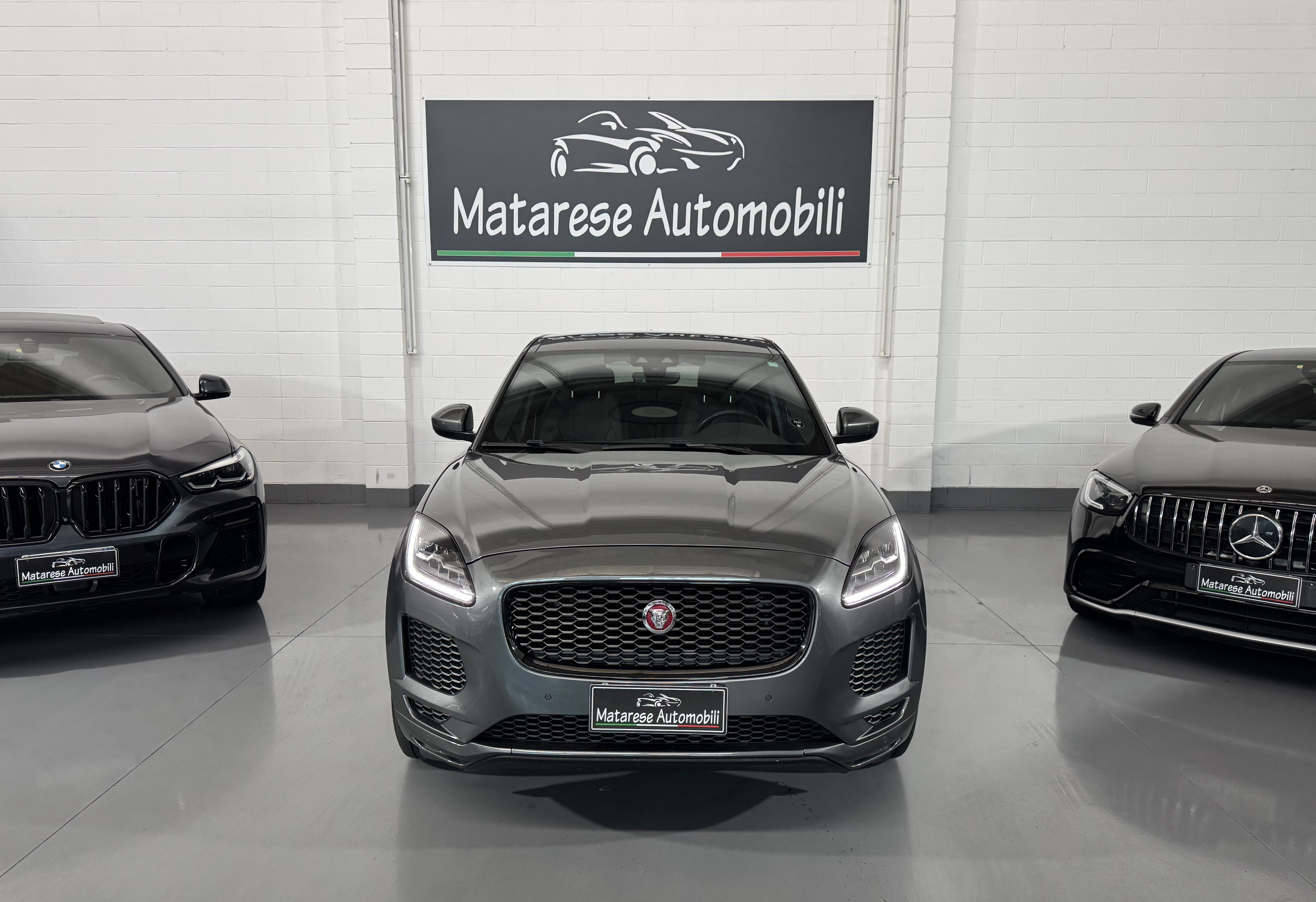 Jaguar E-Pace Chequered Flag D150 AWD 2.0cc 150cv Auto CarPlay - foto 2 di 4