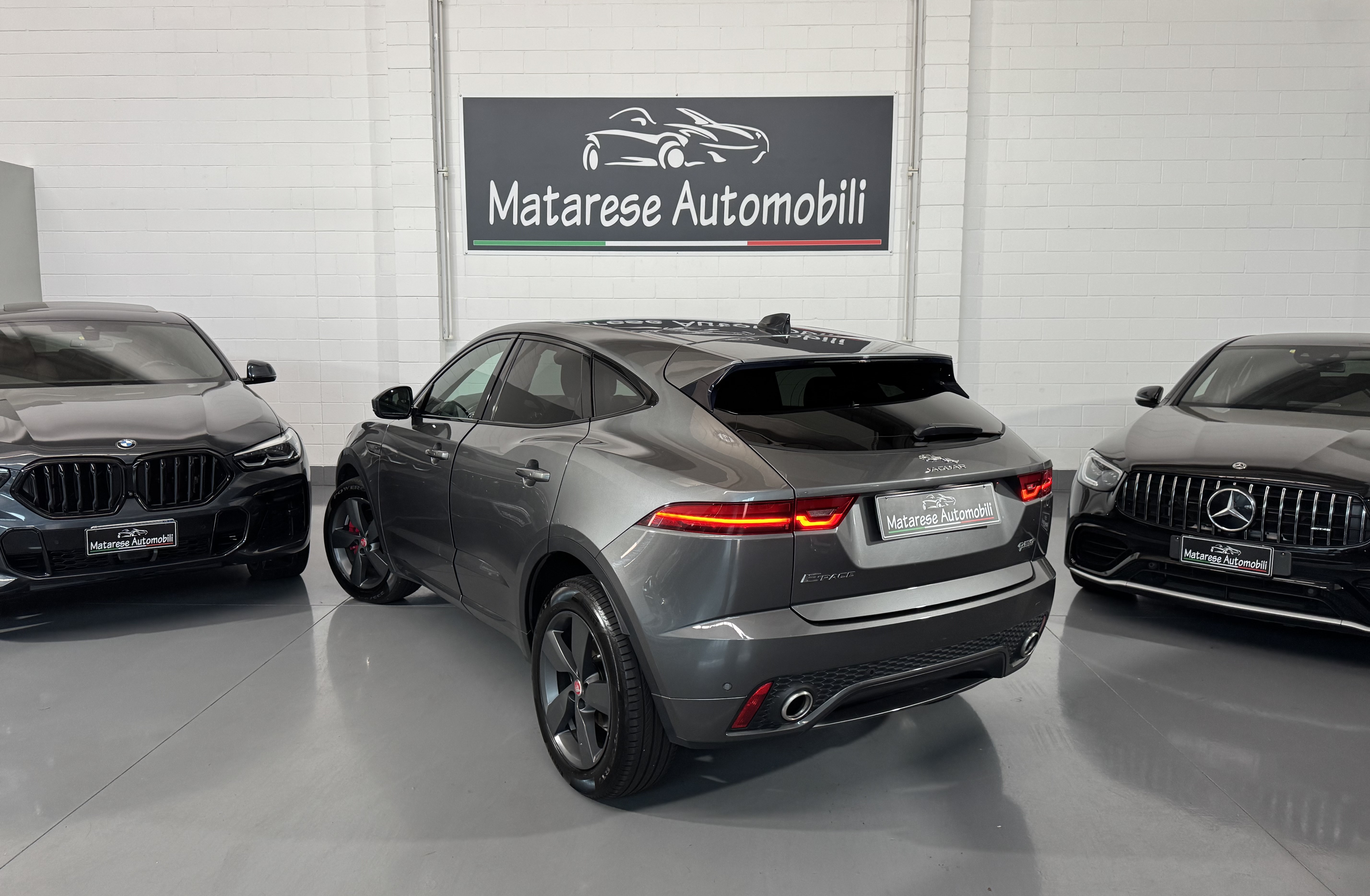 Jaguar E-Pace Chequered Flag D150 AWD 2.0cc 150cv Auto CarPlay - foto 3 di 4