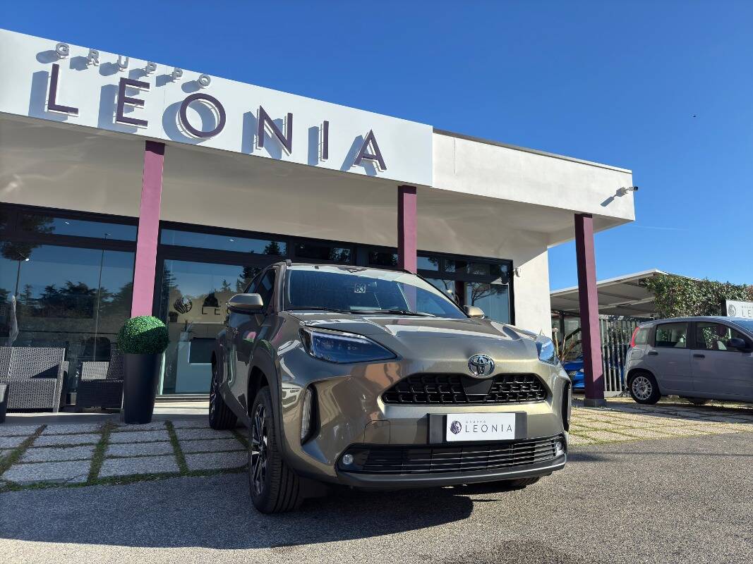 Toyota Yaris Cross 1.5h Trend fwd 130cv e-cvt, del 2024, 15.400 km, in vendita a Frascati (RM)