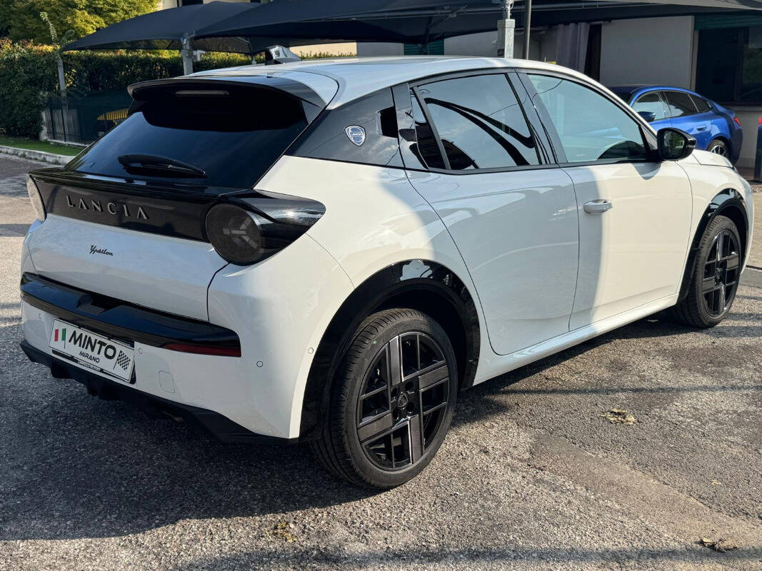 Lancia Ypsilon 1.2 mhev LX 110cv e-dct - foto 3 di 31