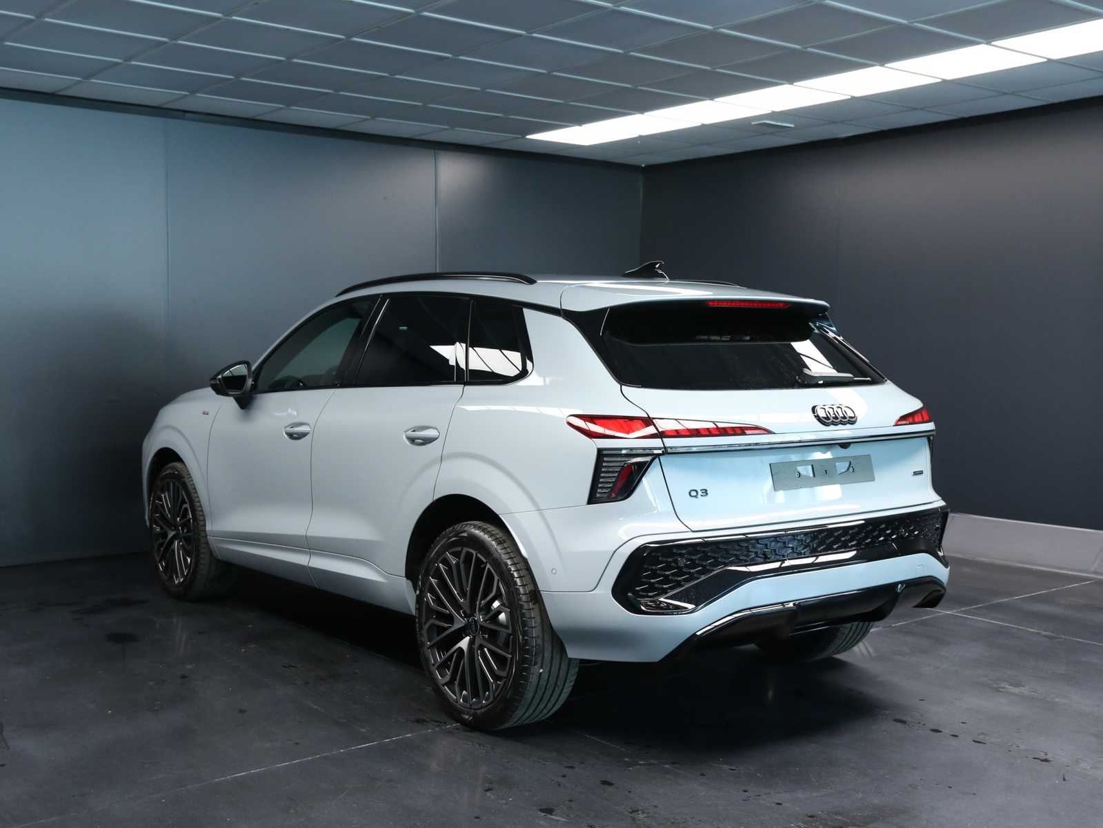 Audi Q3 2.0 tfsi S line edition quattro 265cv s-tronic - foto 3 di 4