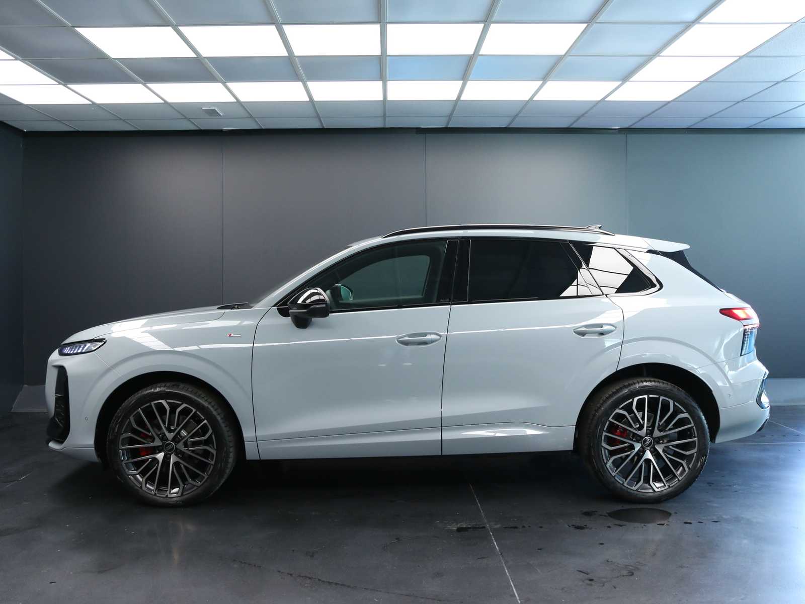 Audi Q3 2.0 tfsi S line edition quattro 265cv s-tronic - foto 2 di 4