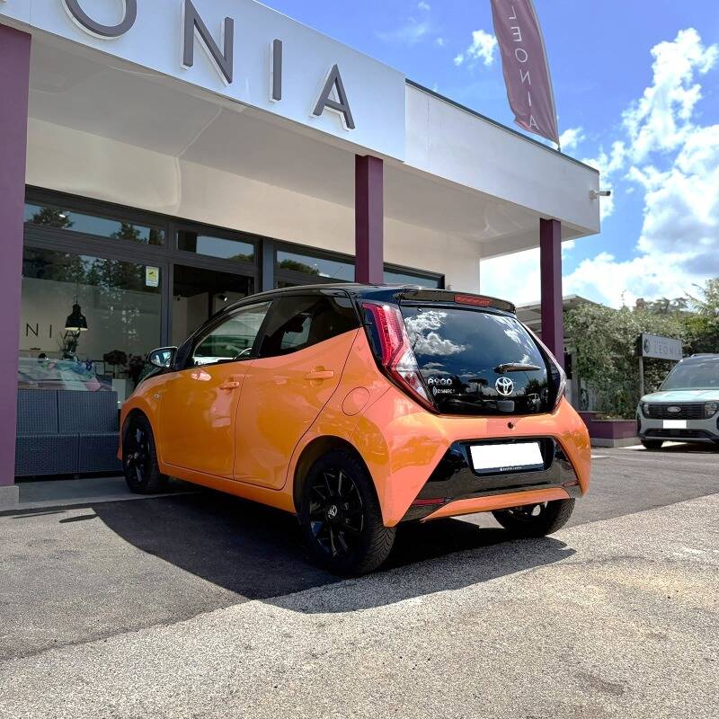 Toyota Aygo 1.0 x-wave Orange 72cv - foto 4 di 4