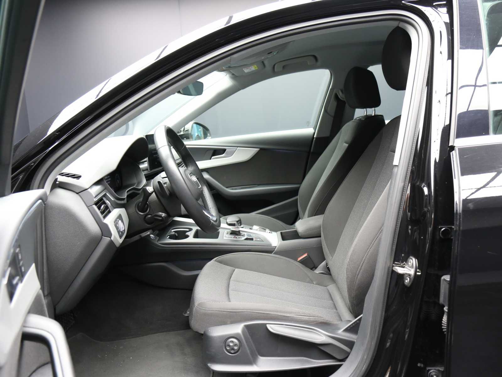 Audi A4 Avant 35 2.0 tdi mhev Business Advanced 163cv s-tronic - foto 4 di 4