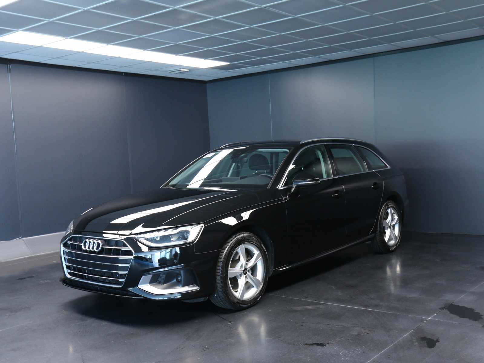 Audi A4 Avant 35 2.0 tdi mhev Business Advanced 163cv s-tronic - foto 2 di 4