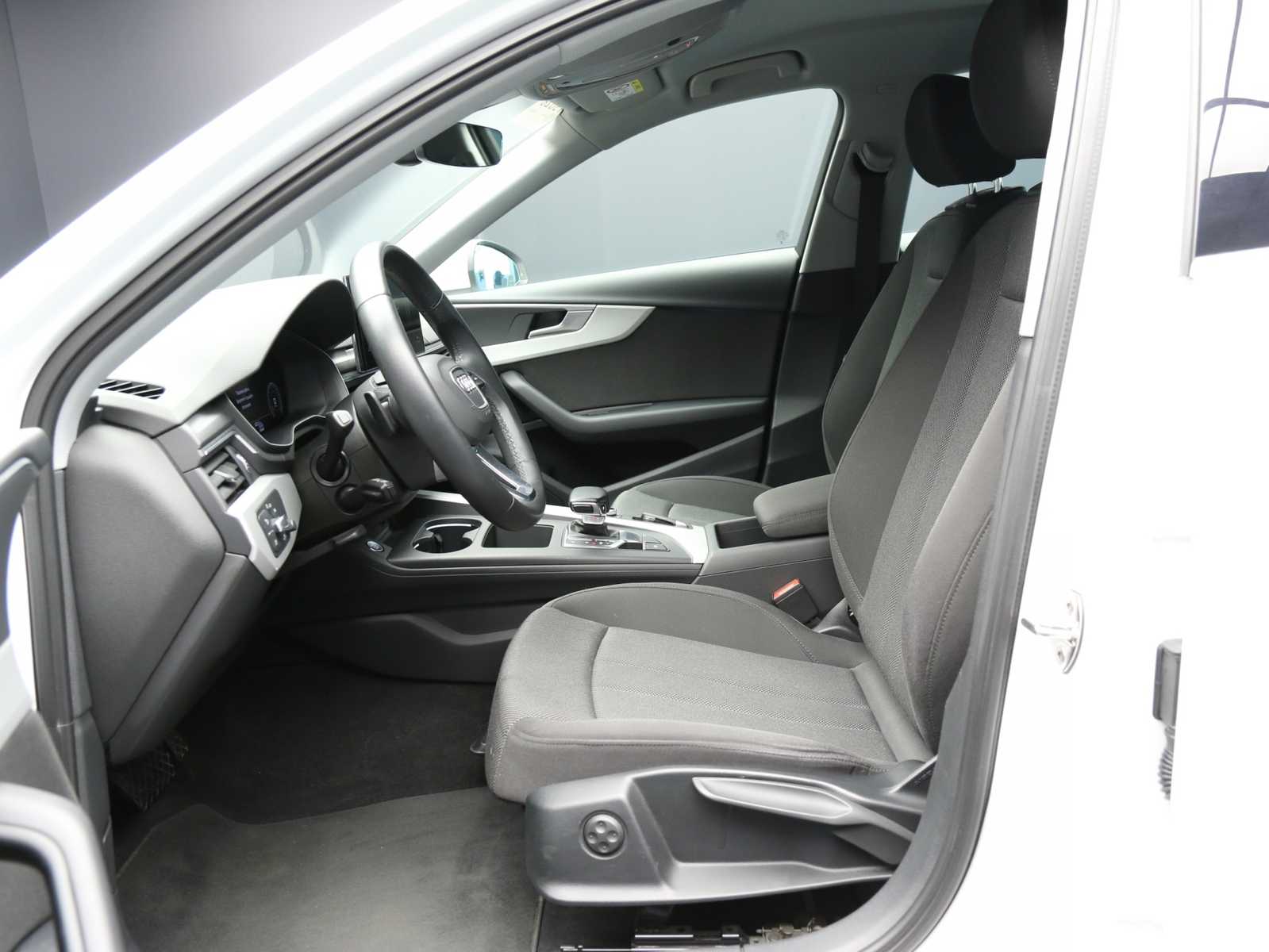 Audi A4 Avant 30 2.0 tdi mhev Business Advanced 136cv s-tronic - foto 3 di 4