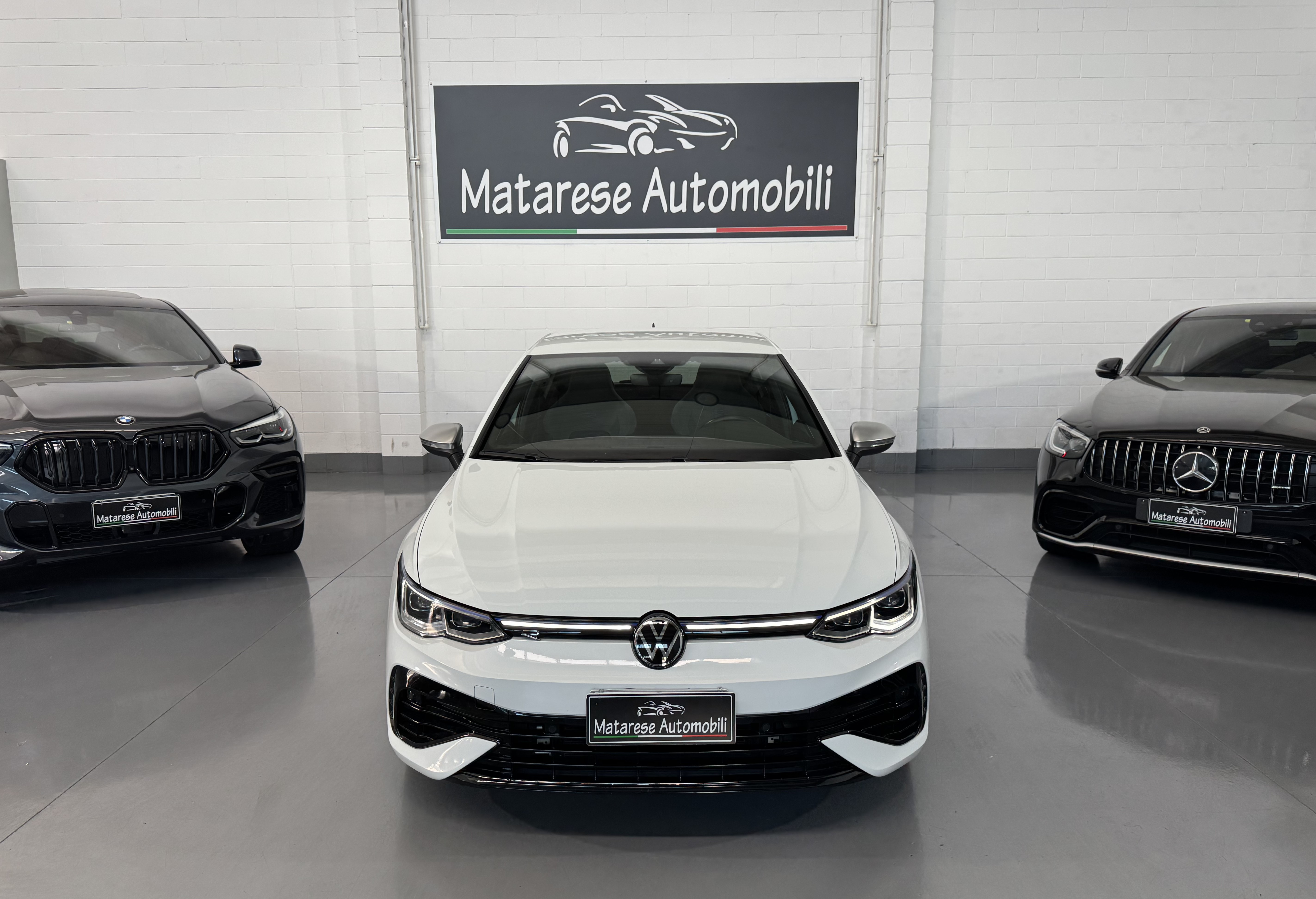 Volkswagen Golf 8 R 4Motion DSG 2.0cc 320cv Tagliandi ufficiali IVA esposta PREZZO REALE - foto 2 di 4