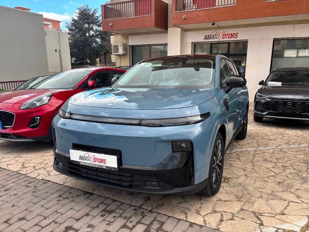 Leapmotor B10 Reev hybrid Design - foto 2 di 18