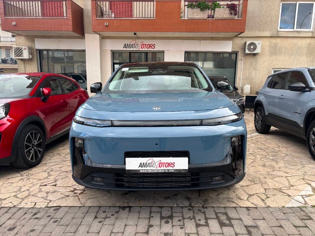 Leapmotor B10 Reev hybrid Design - foto 3 di 18