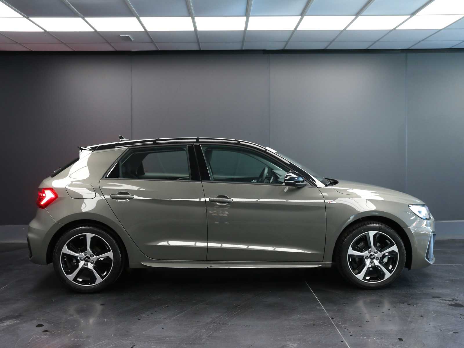 Audi A1 Sportback 30 1.0 tfsi S Line Edition 110cv s-tronic - foto 4 di 4