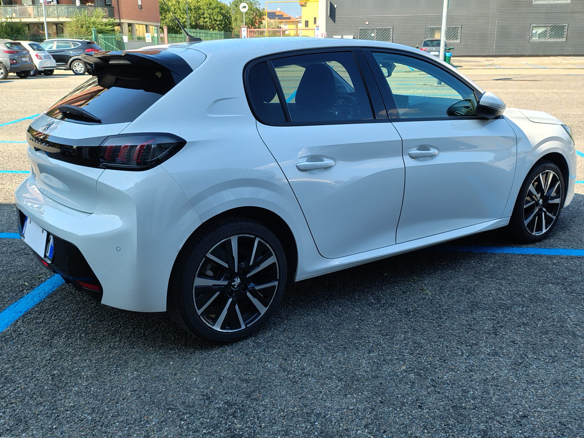 Peugeot 208 1.2 puretech Allure s&s 100cv eat8 my20 - foto 3 di 4
