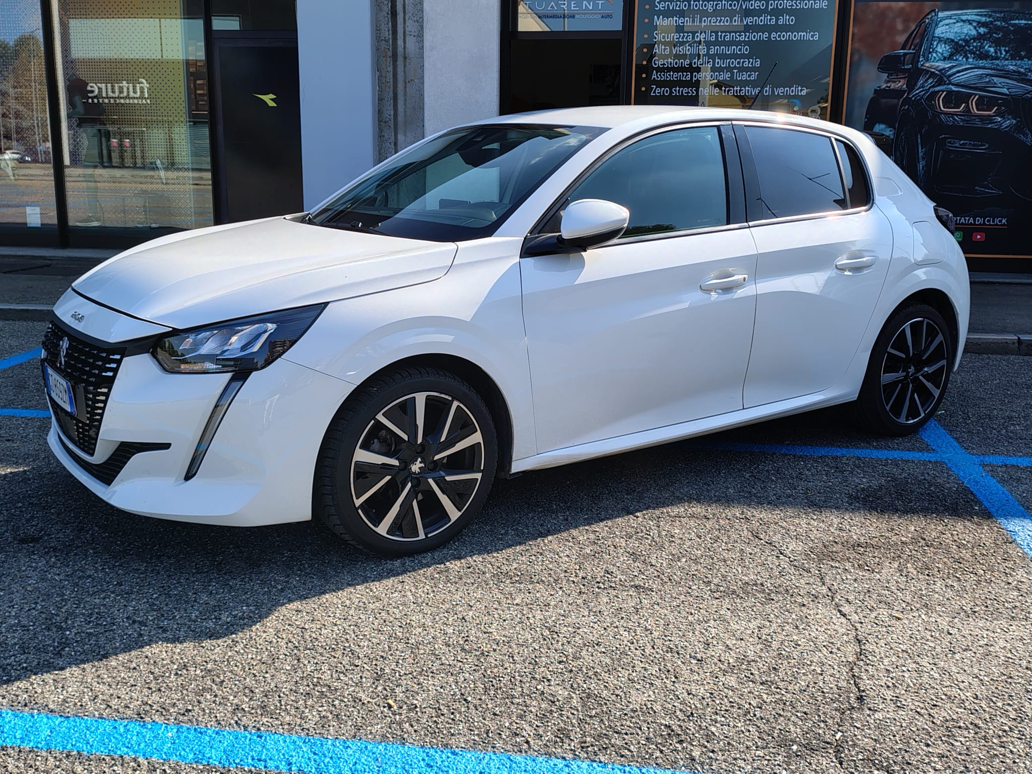 Peugeot 208 1.2 puretech Allure s&s 100cv eat8 my20, del 2020, 107.500 km, in vendita a Venaria Reale (TO)