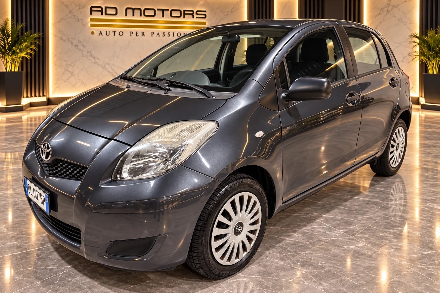 Toyota Yaris Benzina 5 posti Neopatentati - foto 3 di 4