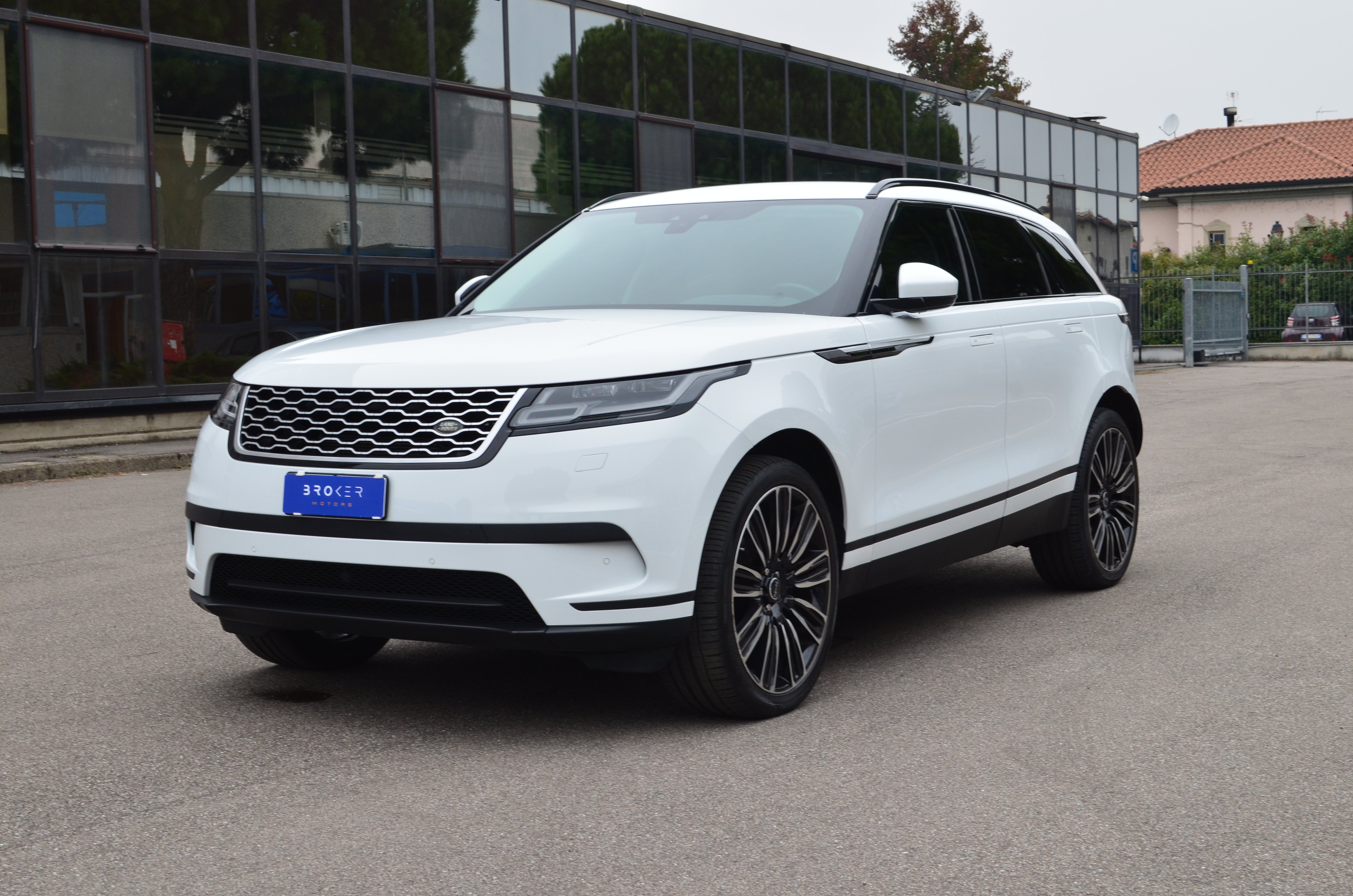 Land Rover Range Rover Velar Velar 2.0 si4 HSE 250cv cerchi 22", del 2017, 103.500 km, in vendita a Marcallo Con Casone (MI)