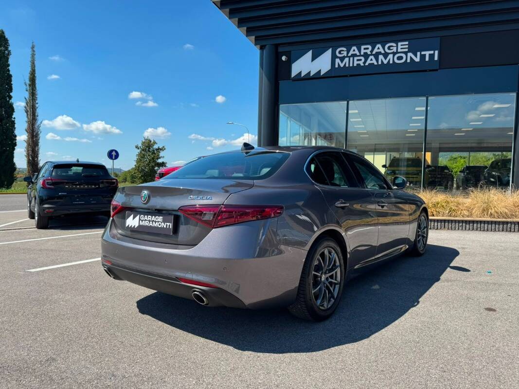 Alfa Romeo Giulia 2.2 t Super 180cv auto - foto 3 di 18