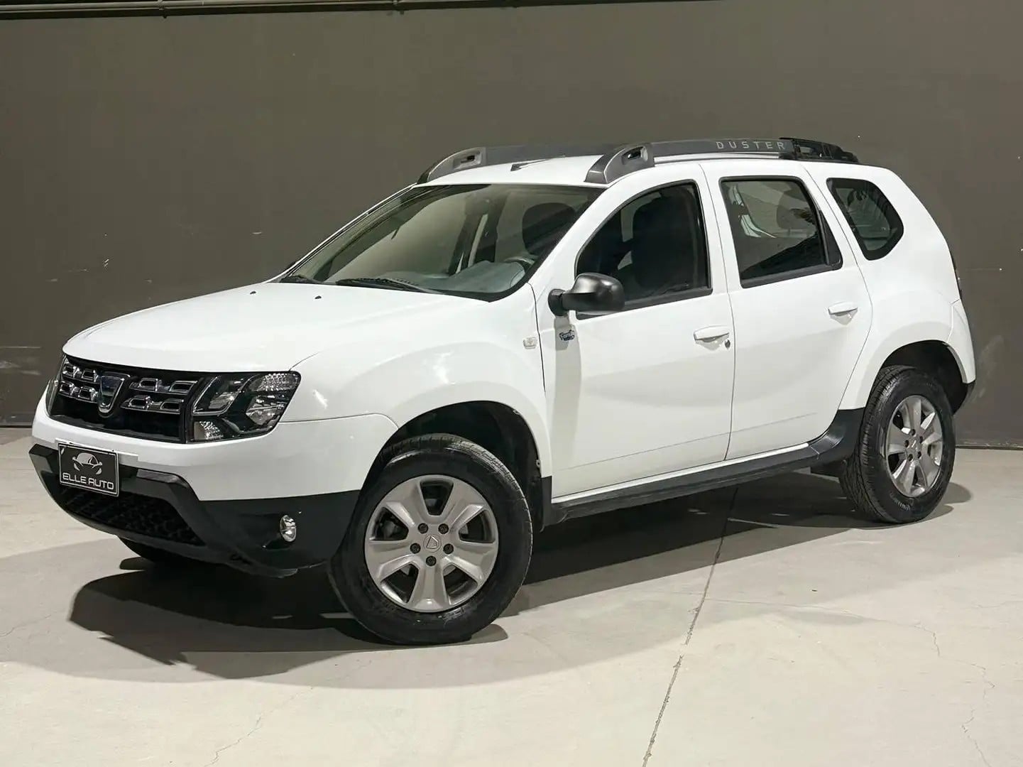 Dacia Duster 1.6 Laureate Family 4x2 s&s 115cv, del 2016, 92.900 km, in vendita a Cornaredo (MI)