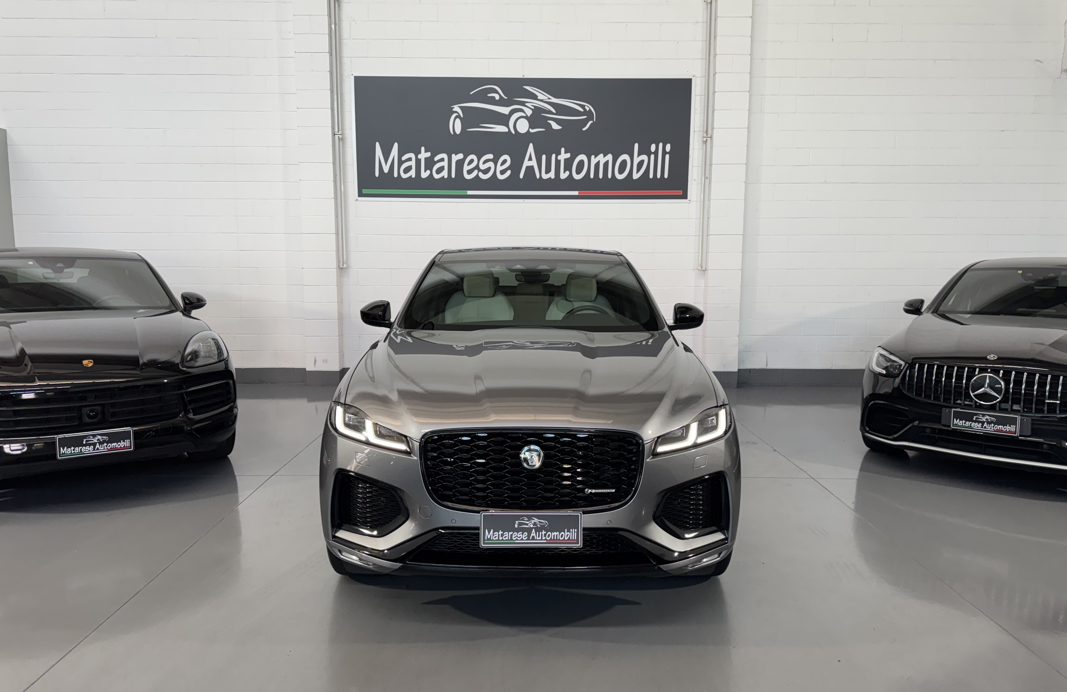 Jaguar F-Pace R-Dynamic SE D200 MHEV AWD 2.0cc 204cv - foto 2 di 4