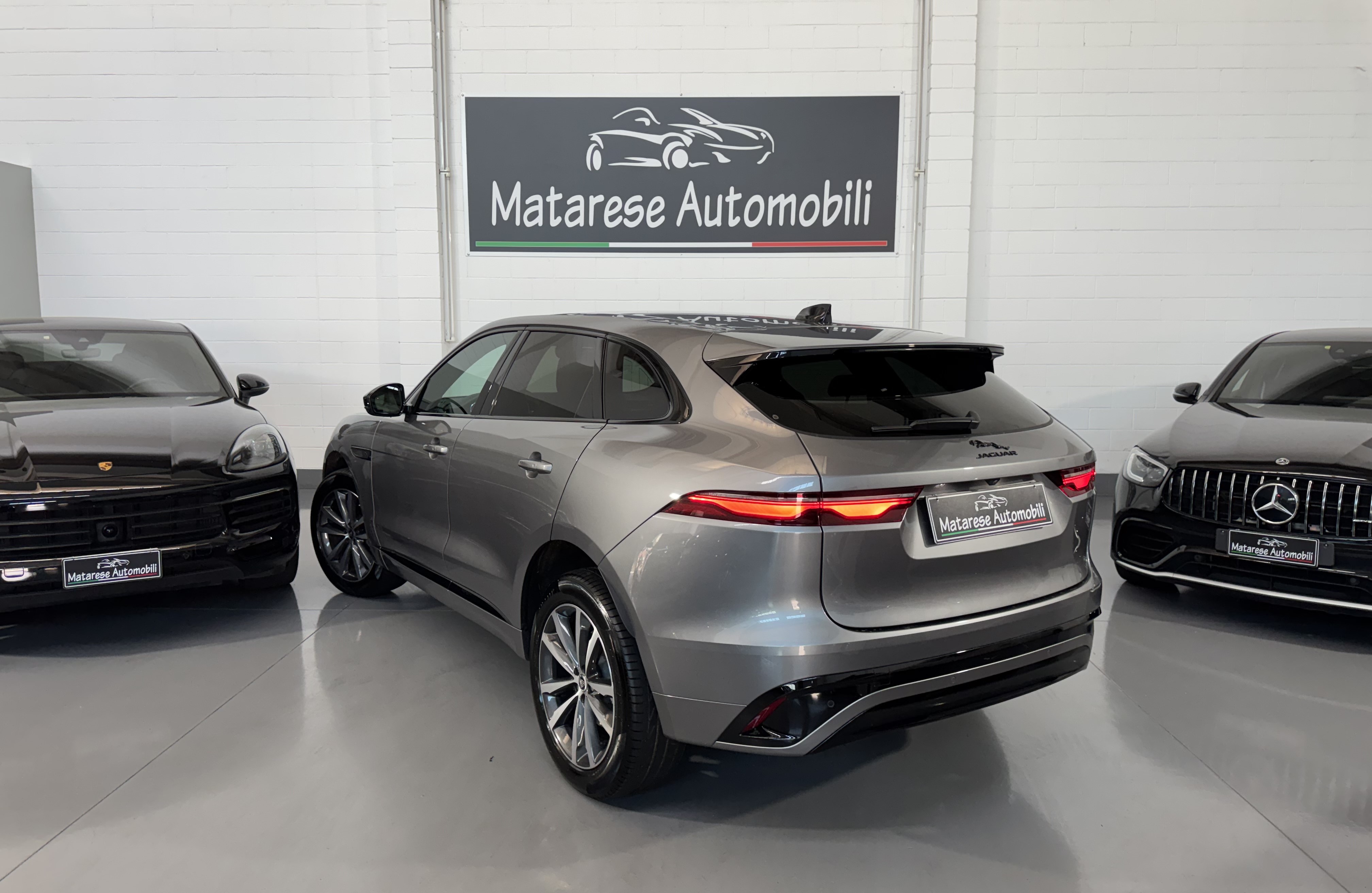 Jaguar F-Pace R-Dynamic SE D200 MHEV AWD 2.0cc 204cv - foto 3 di 4