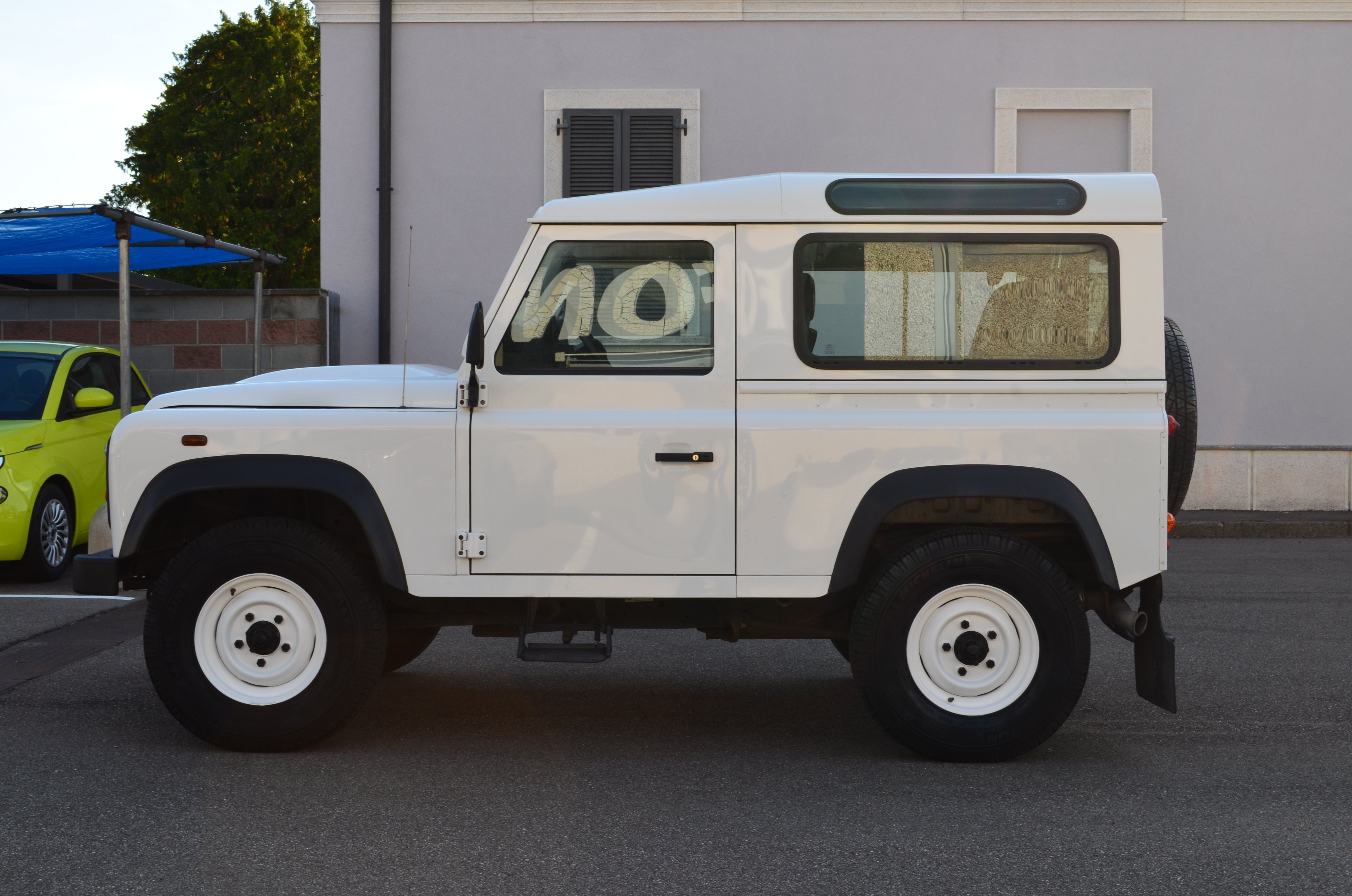 Land Rover Defender 90 2.2 td SW - foto 4 di 4