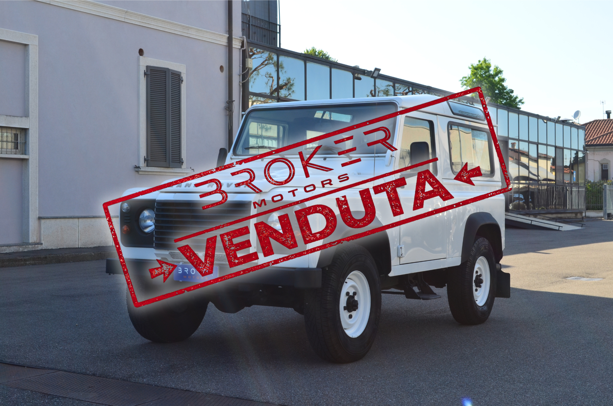 Land Rover Defender 90 2.2 td SW, del 2012, 240.000 km, in vendita a Marcallo Con Casone (MI)
