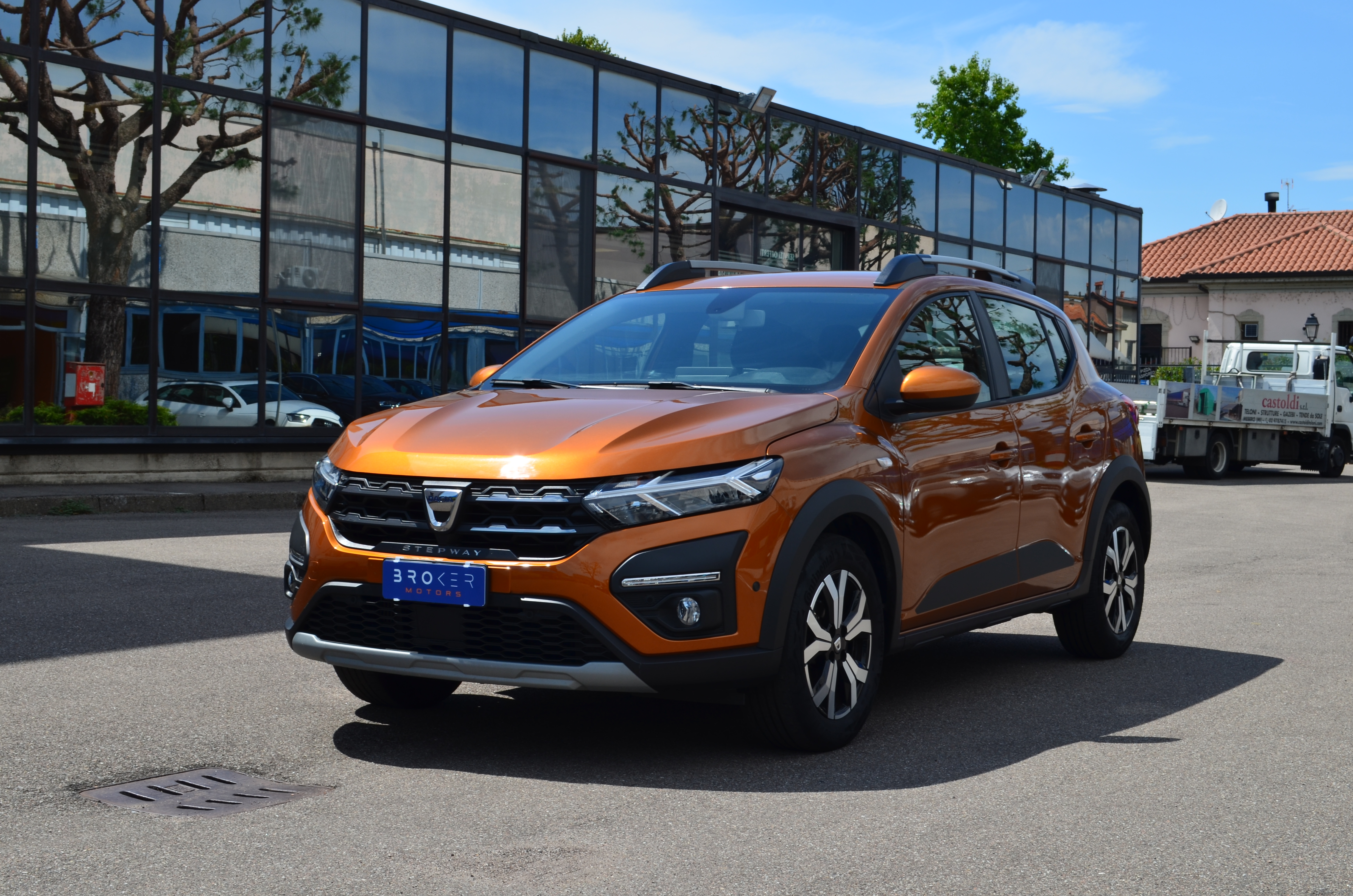 Dacia Sandero Stepway 1.0 tce Comfort SL DaciaPlus Eco-g 100cv - foto 2 di 4