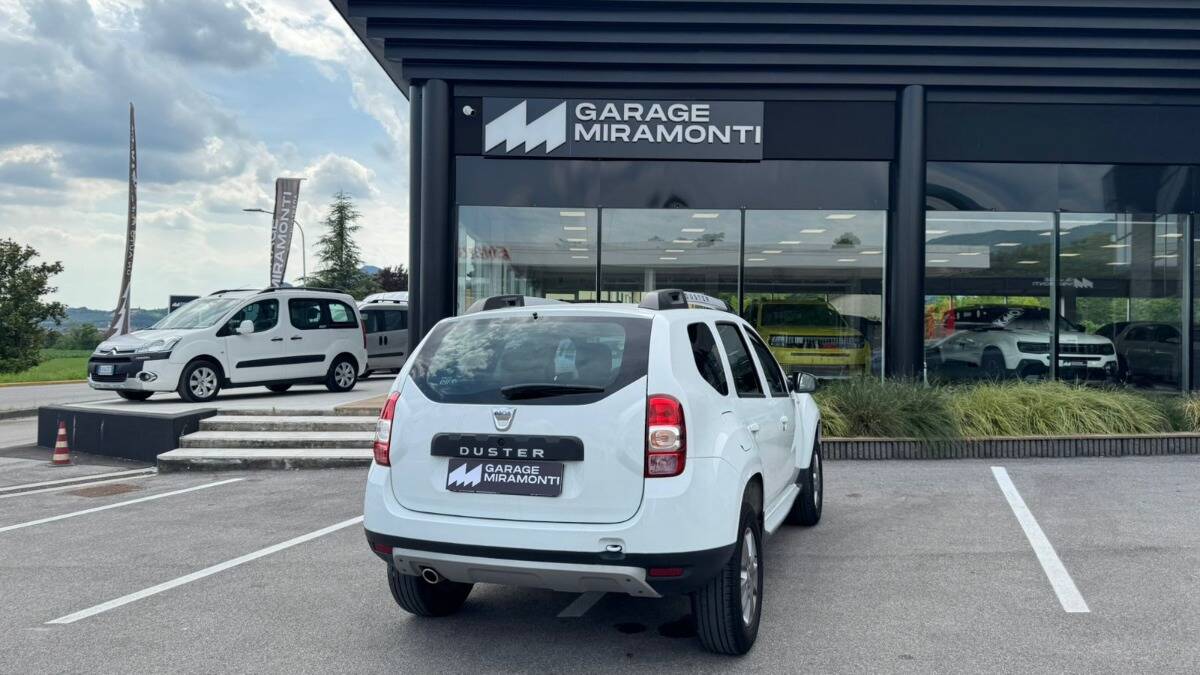 Dacia Duster 1.6 Laureate Gpl 4x2 105cv - foto 4 di 16