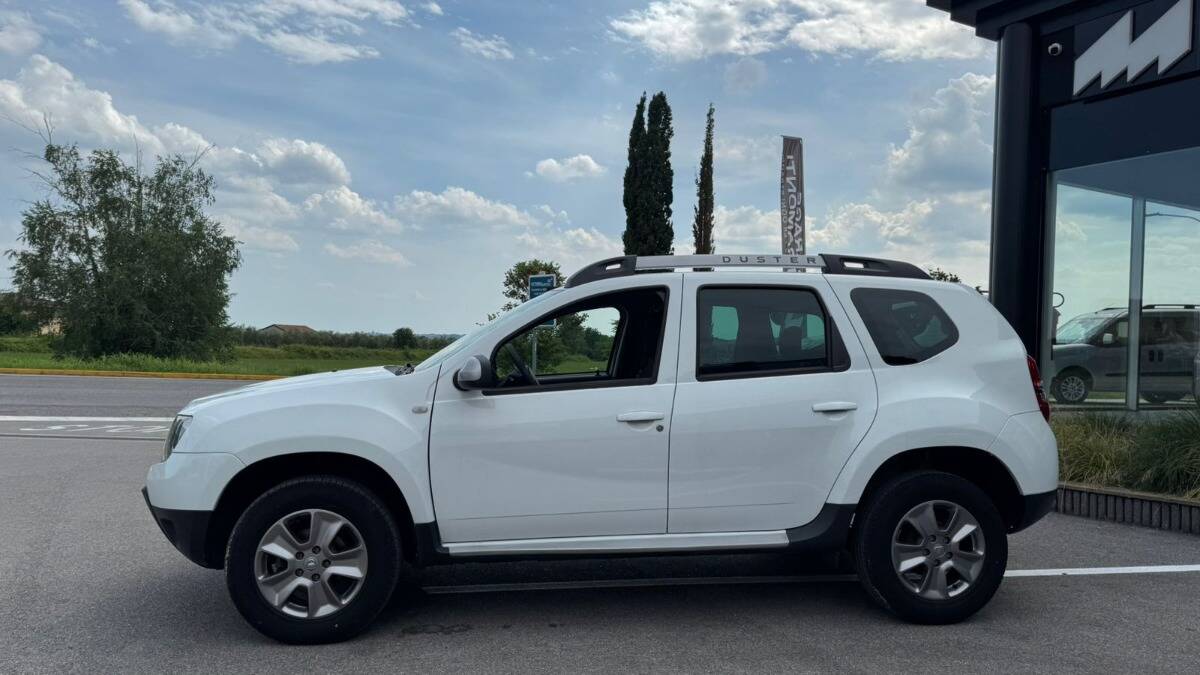 Dacia Duster 1.6 Laureate Gpl 4x2 105cv - foto 2 di 16