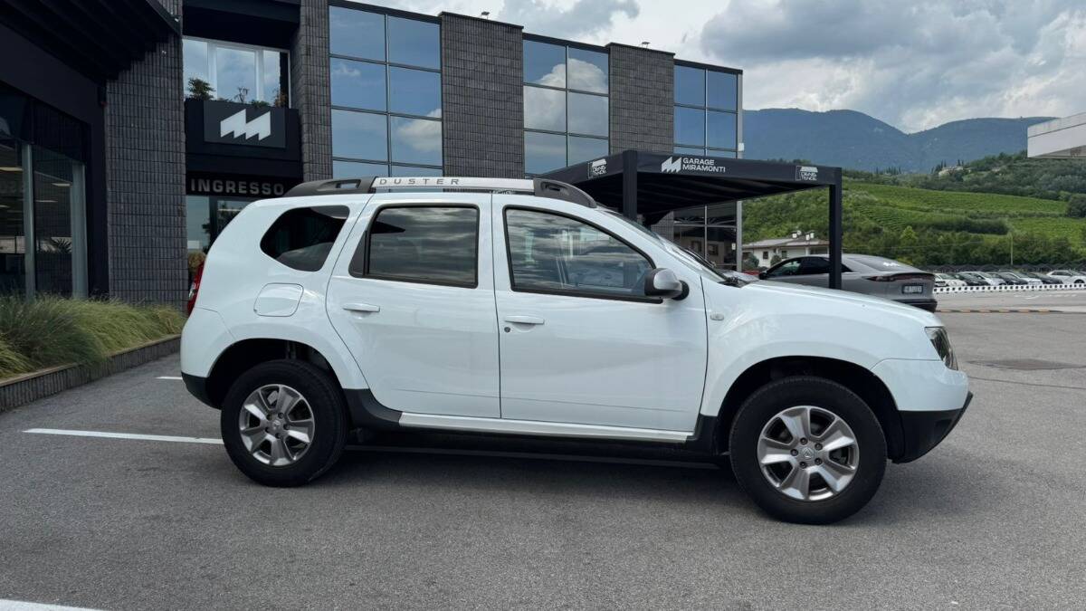 Dacia Duster 1.6 Laureate Gpl 4x2 105cv - foto 3 di 16