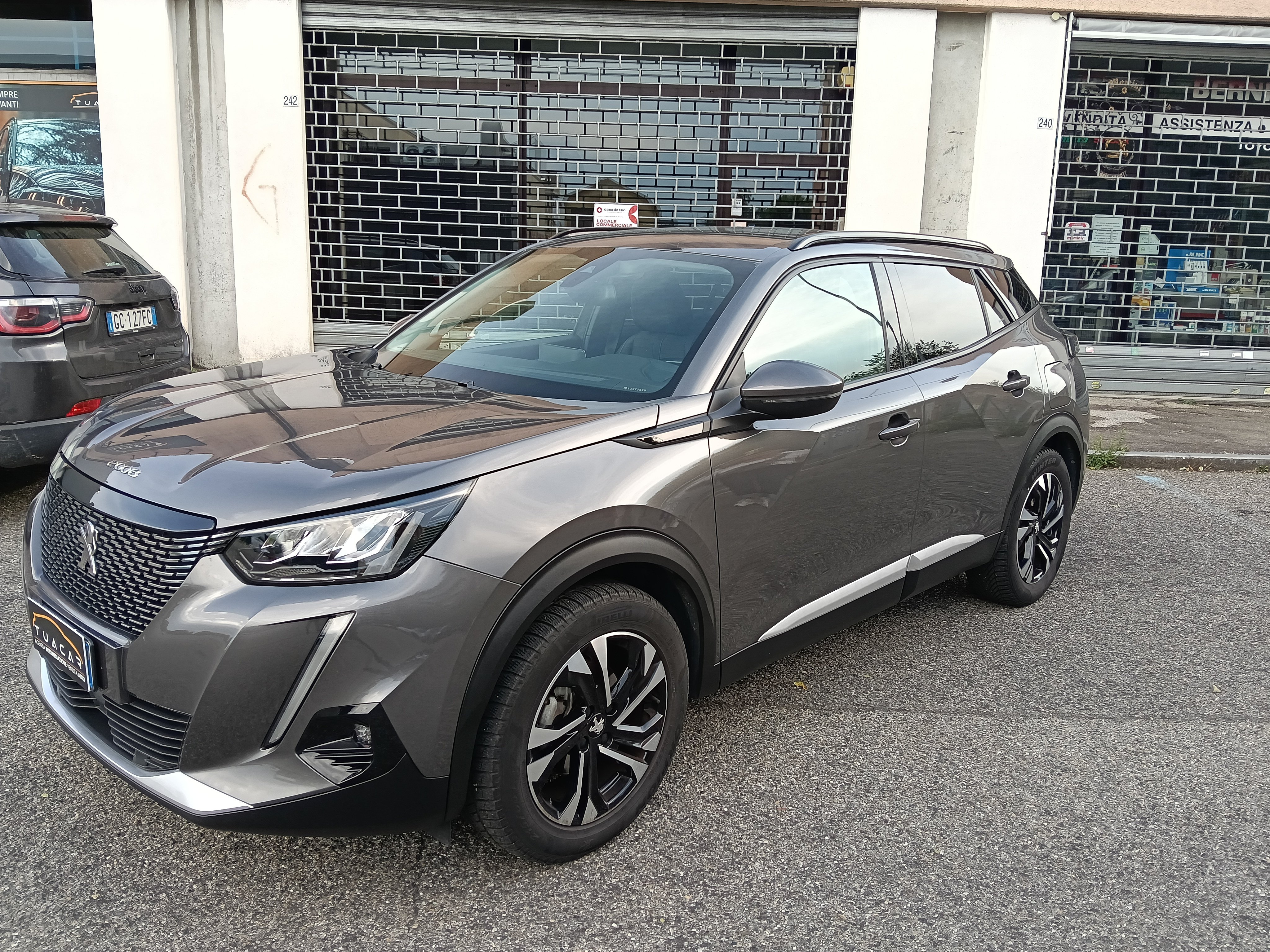 Peugeot 2008 1.2 puretech Allure Pack s&s 130cv eat8, del 2021, 47.000 km, in vendita a Venaria Reale (TO)
