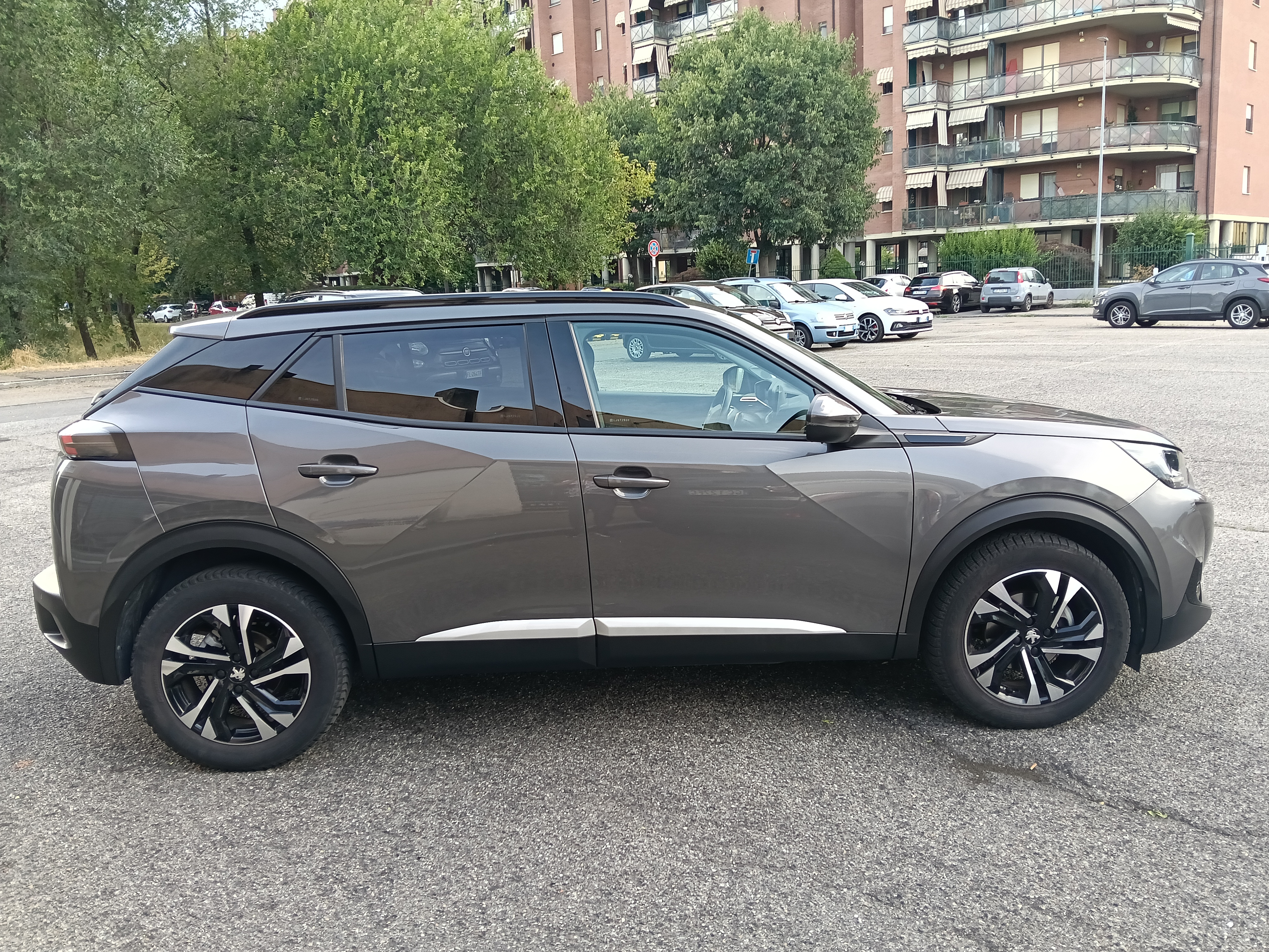 Peugeot 2008 1.2 puretech Allure Pack s&s 130cv eat8 - foto 4 di 4