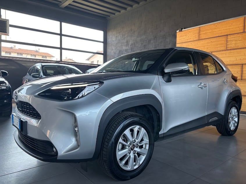 Toyota Yaris Cross 1.5hybrid Active e-cvt, del 2022, 117.070 km, in vendita a Vermezzo con Zelo (MI)