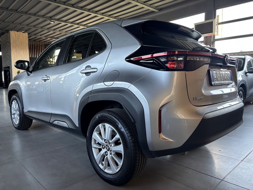 Toyota Yaris Cross 1.5hybrid Active e-cvt - foto 2 di 4