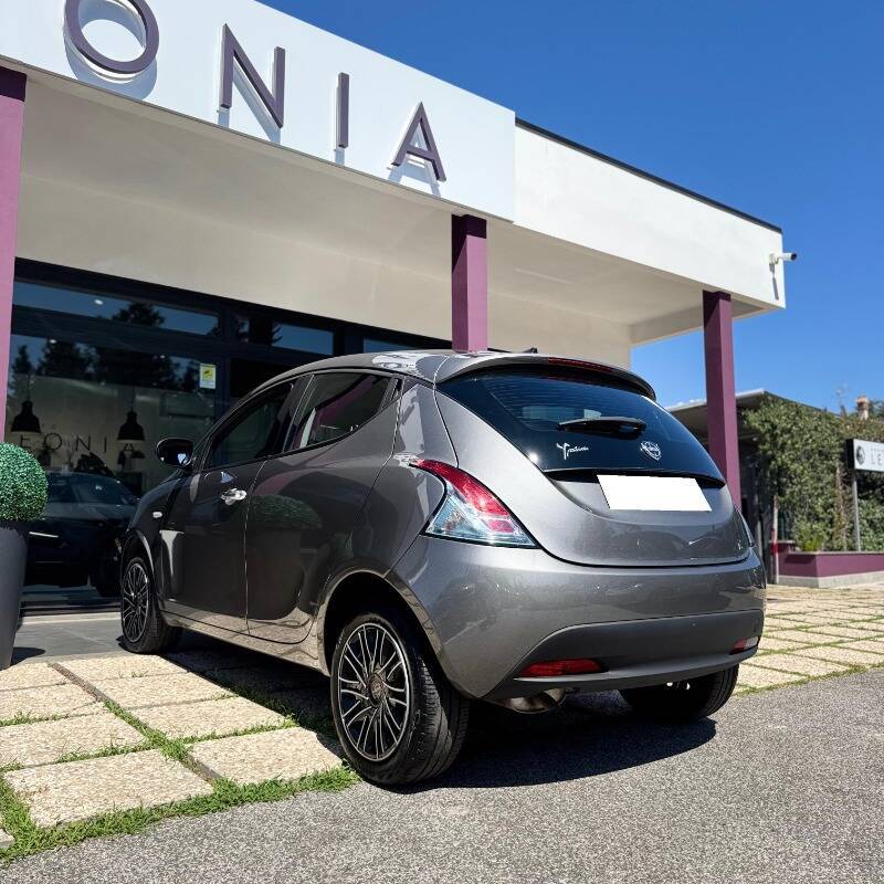 Lancia Ypsilon 1.0 firefly hybrid Silver s&s 70cv 5 posti *GARANZIA 24 MESI* - foto 4 di 15