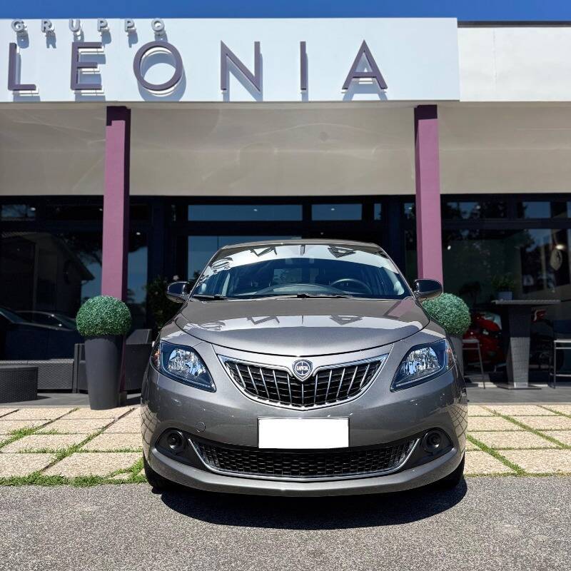 Lancia Ypsilon 1.0 firefly hybrid Silver s&s 70cv 5 posti *GARANZIA 24 MESI* - foto 2 di 15