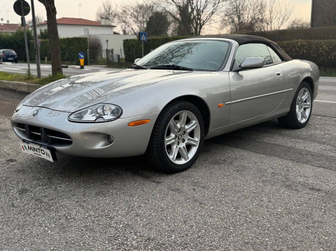 Jaguar XK8 XK8 convertibile 4.0, del 1998, 100.400 km, in vendita a Mirano (VE)