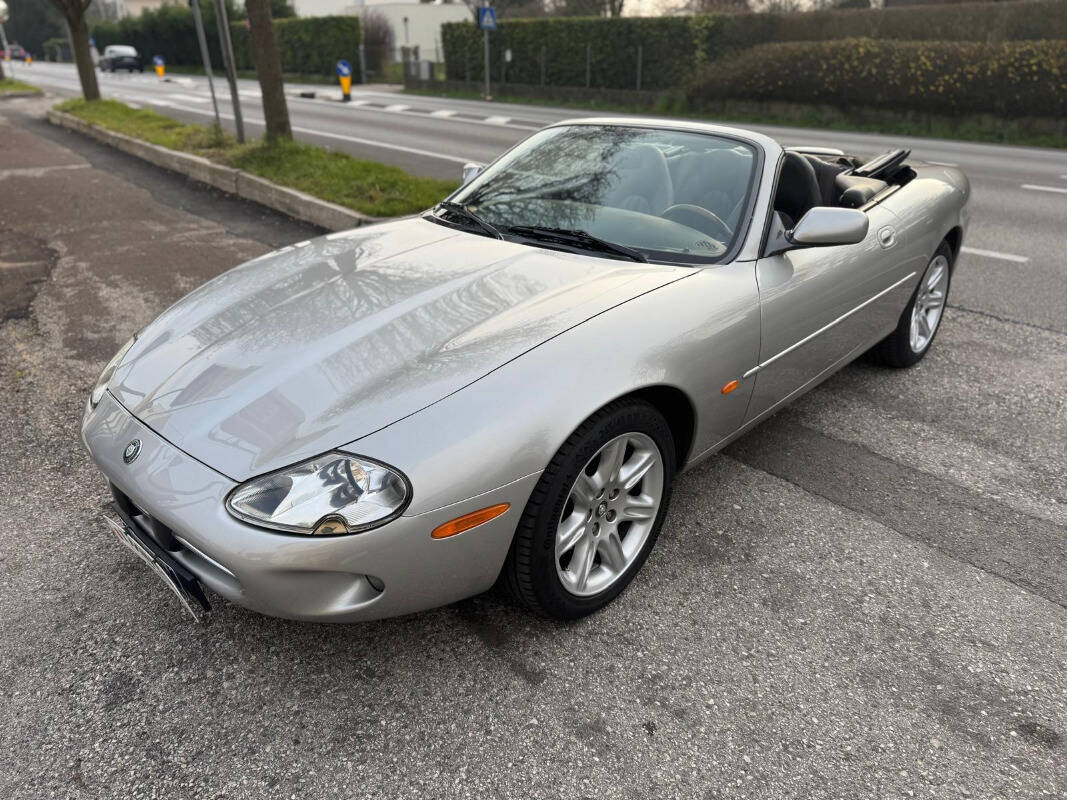 Jaguar XK8 XK8 convertibile 4.0 - foto 2 di 23