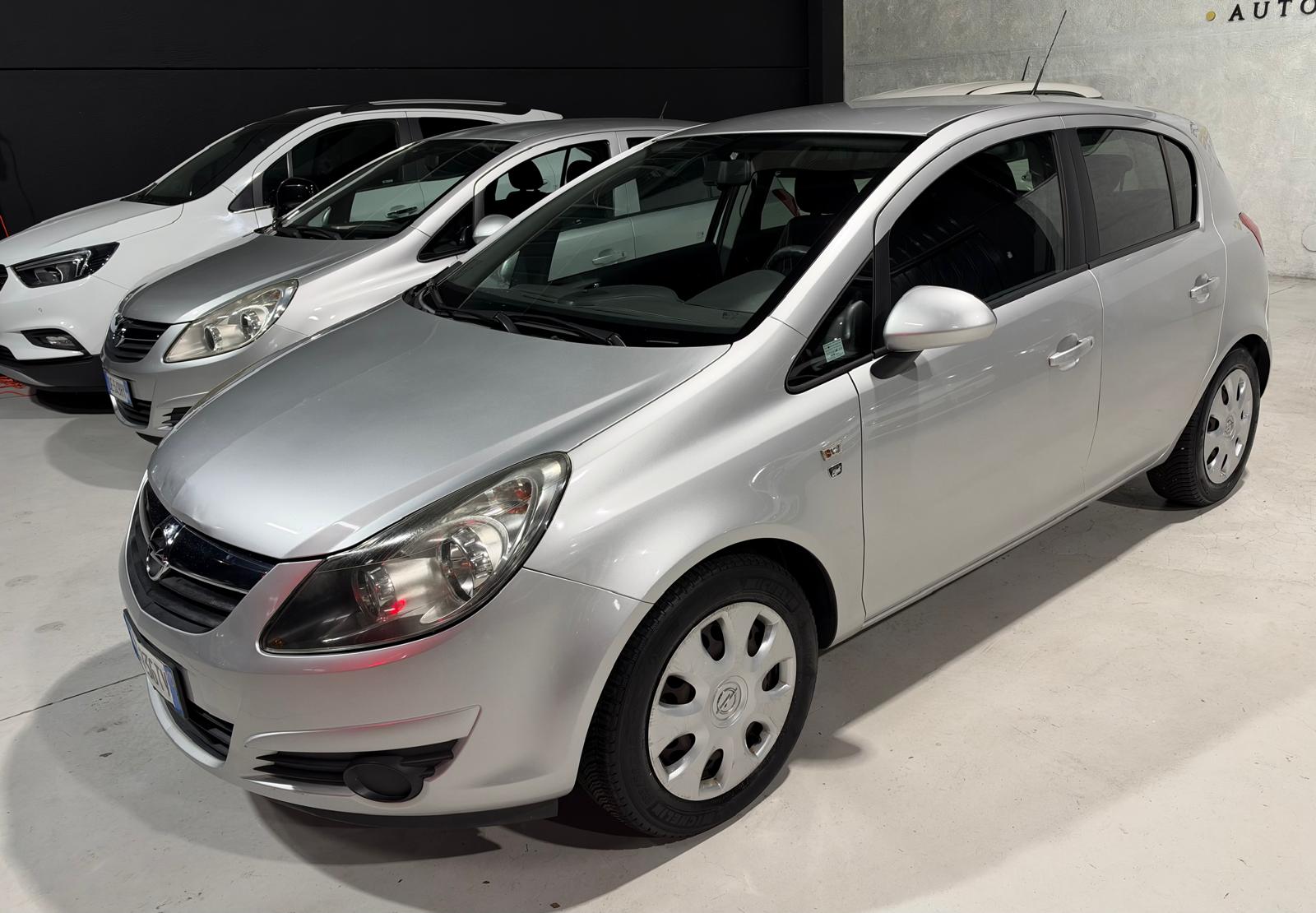 Opel Corsa Benzina Neopatentati 5 posti - foto 3 di 4