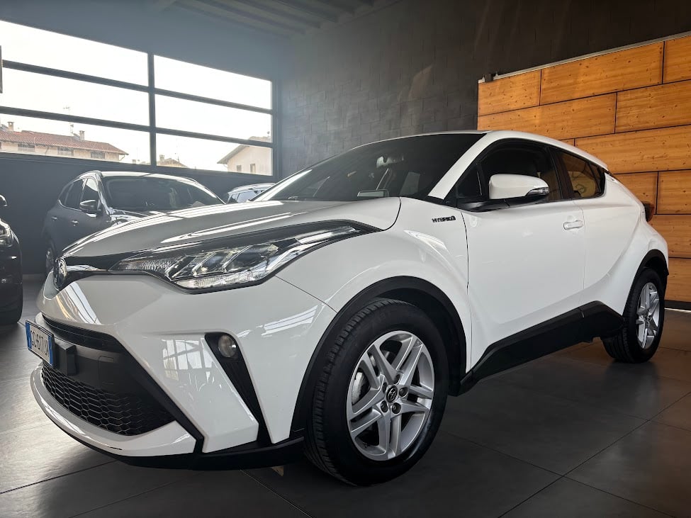 Toyota C-HR 1.8h Business e-cvt 122CV, del 2020, 92.610 km, in vendita a Vermezzo con Zelo (MI)