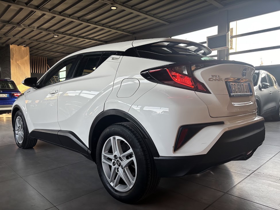 Toyota C-HR 1.8h Business e-cvt 122CV - foto 2 di 4