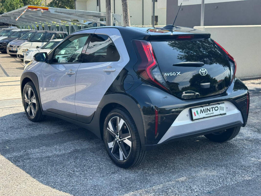 Toyota Aygo X 1.5 hybrid Icon e-cvt - foto 2 di 27