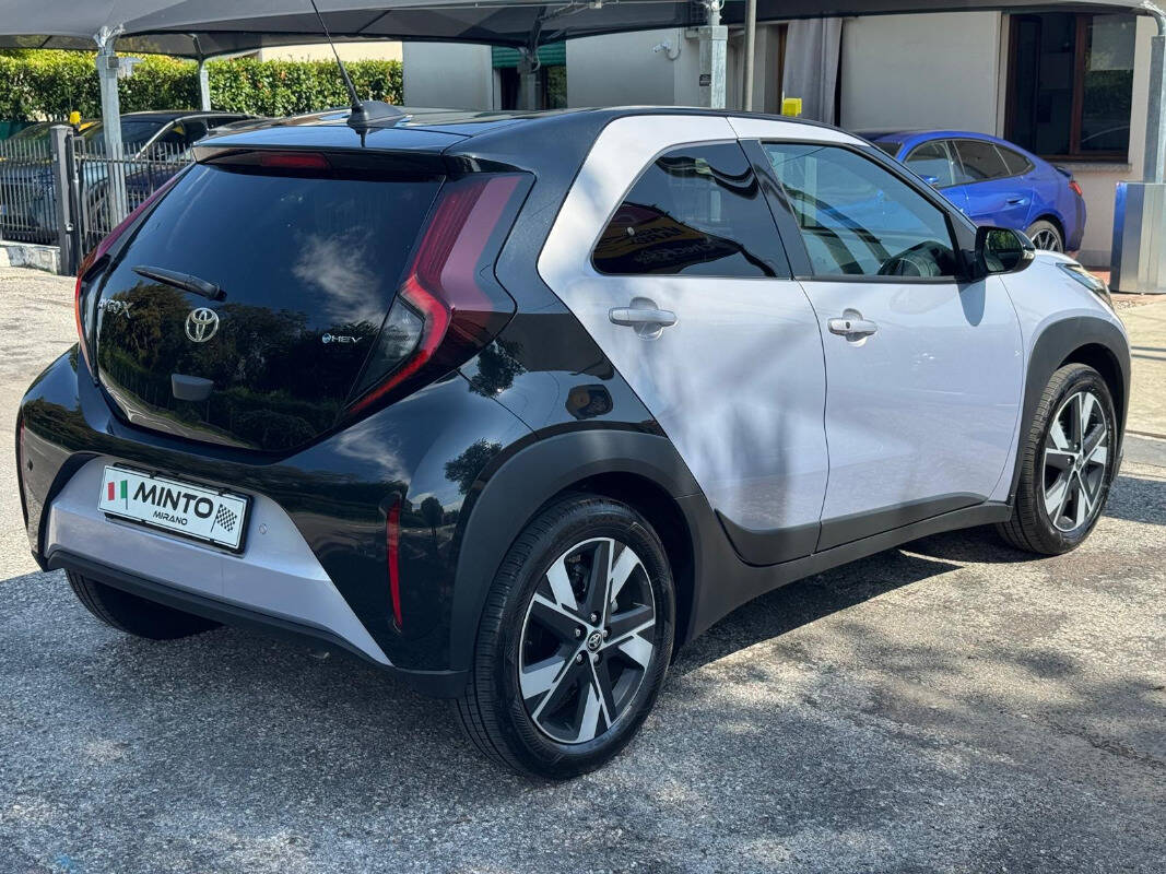 Toyota Aygo X 1.5 hybrid Icon e-cvt - foto 3 di 27
