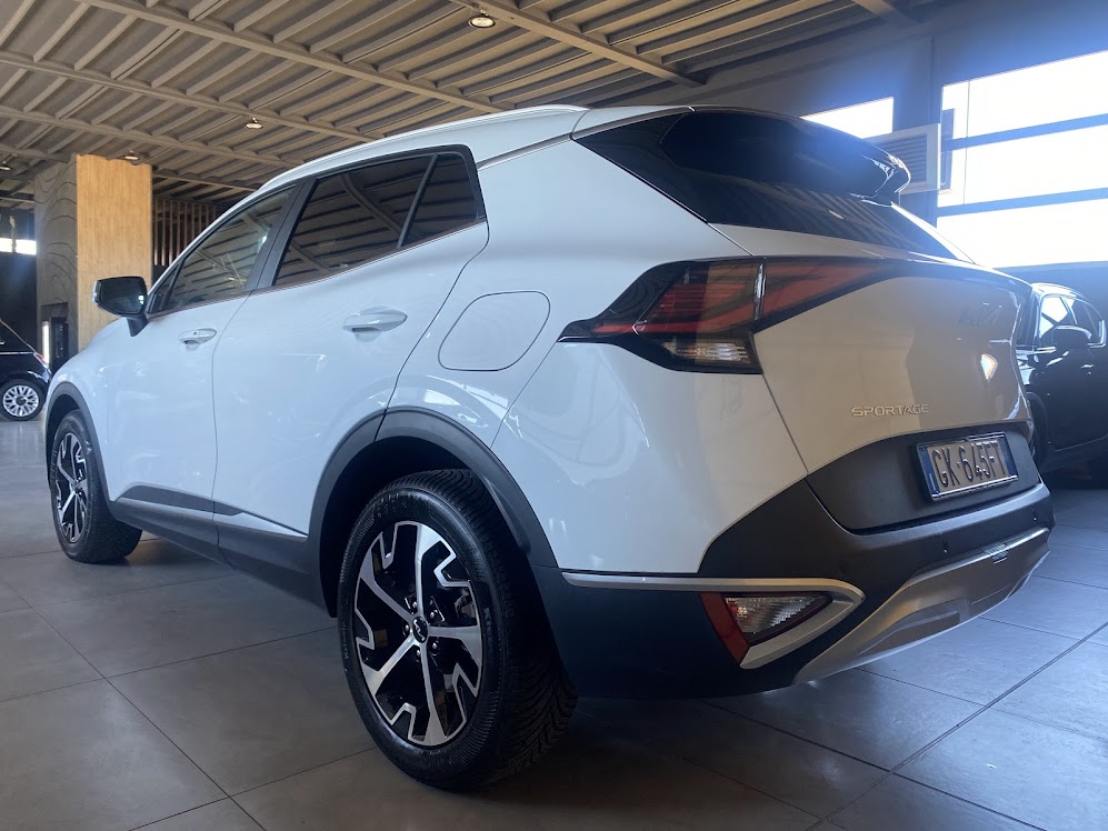 Kia Sportage 1.6 tgdi hev Style auto 2WD - foto 2 di 4
