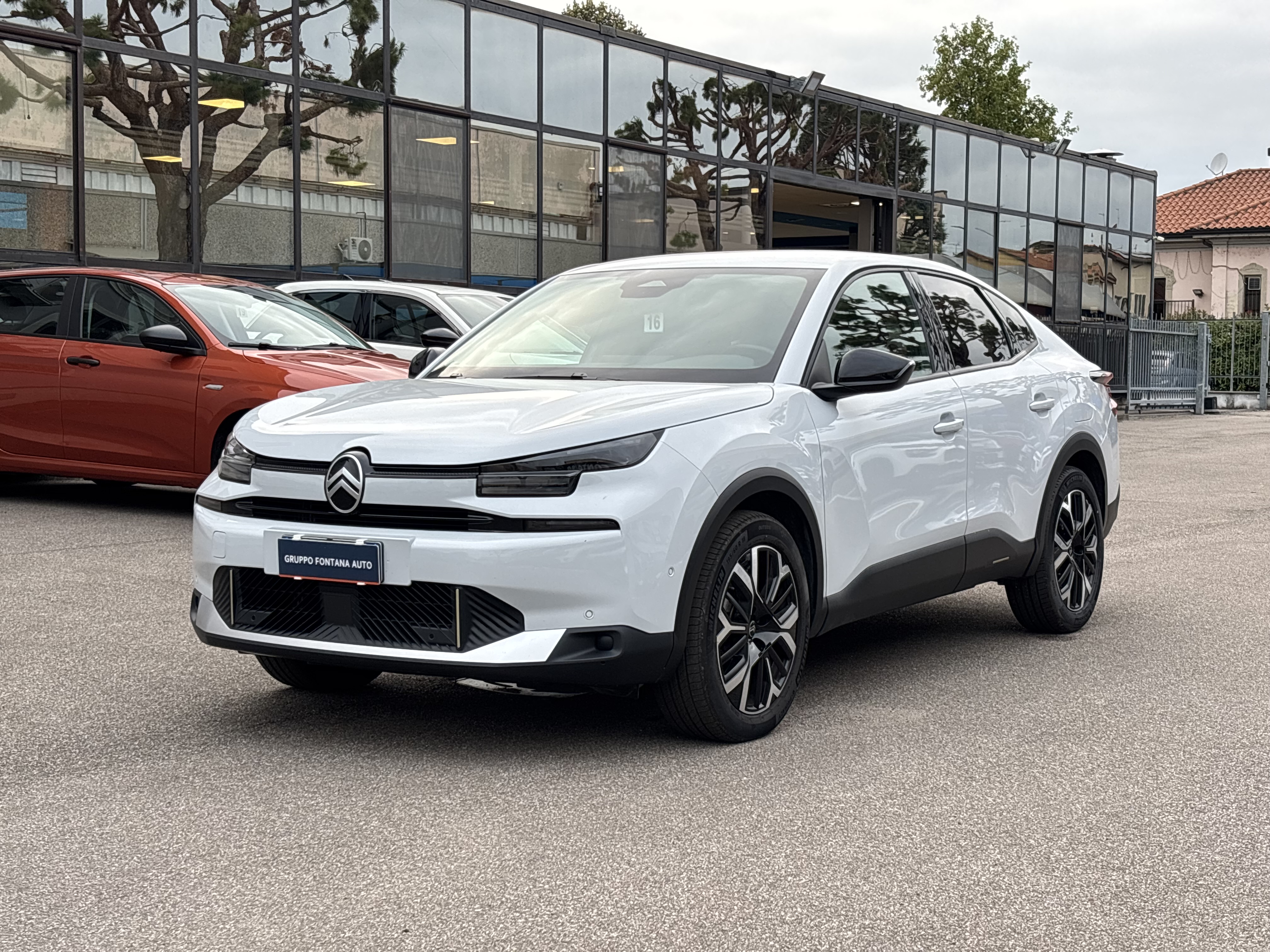 Citroen C4 X 1.2 puretech Max s&s 130cv eat8, del 2025, 22.400 km, in vendita a Marcallo Con Casone (MI)