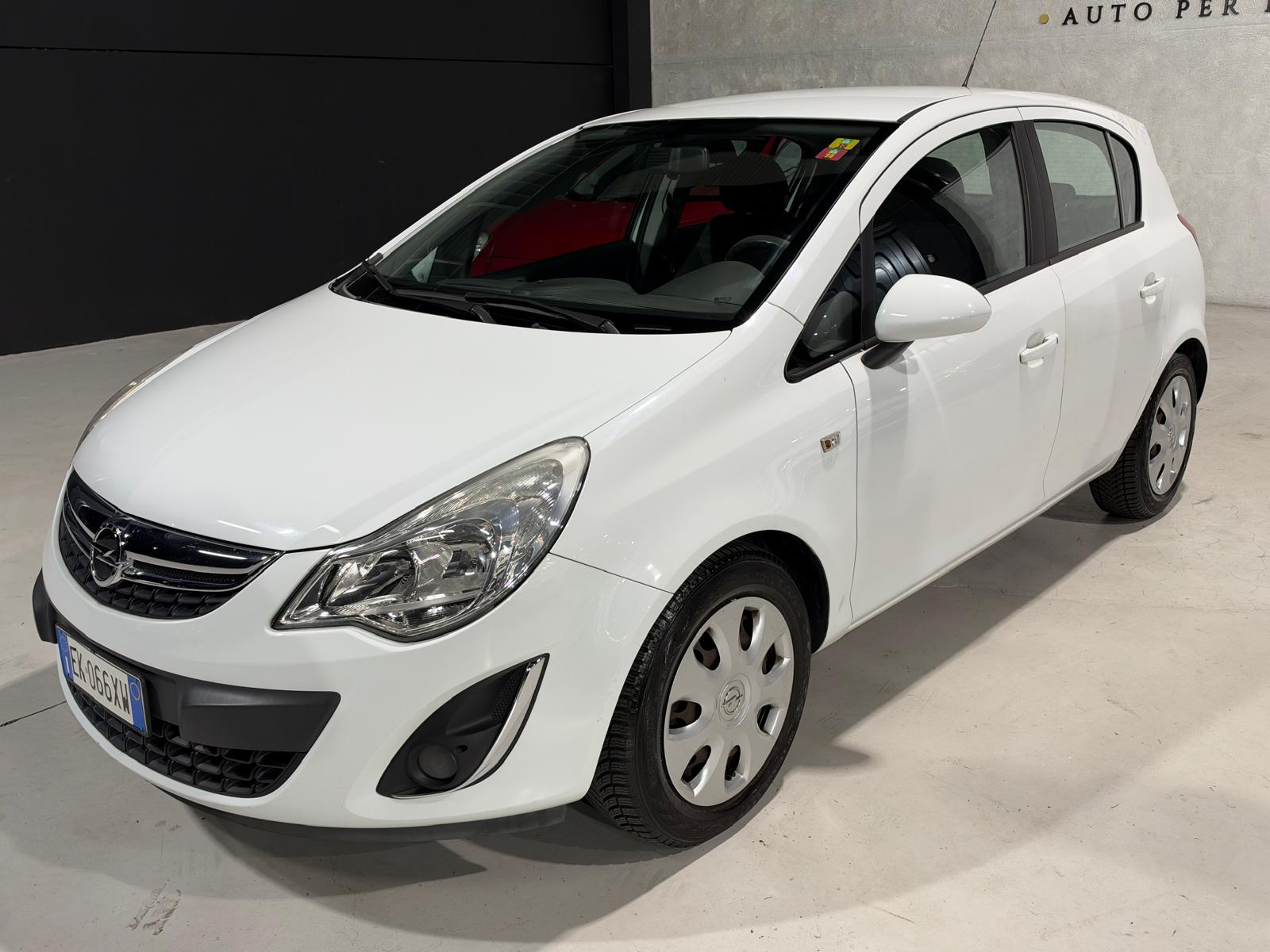 Opel Corsa Benzina 4 Stagioni Neopatentati - foto 3 di 4